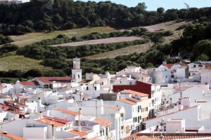 Pueblo de Ferrerias visto desde arriba no-movil