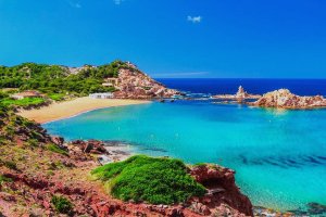 Vista hacia Cala Pregonda y la naturaleza que la envuelve no-movil