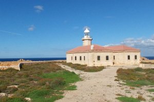 Vista del Faro de Punta Nati no-movil