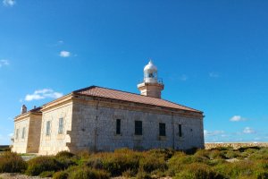 Vista del Faro de Punta Nati por detrás no-movil