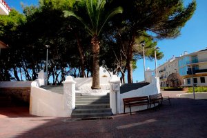Parque cercano a la salida del pueblo en dirección a Fornells desde Alaior. no-movil