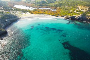 Playa de Cala Tortuga desde arriba no-movil