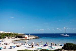 Cala Binibèquer, cerca del pequeño pueblo de Cala Torret no-movil