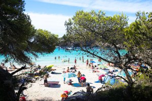 Cala en Turqueta es una de las playas mas visitadas en verano no-movil