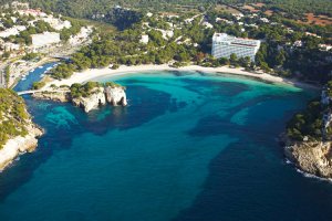 Fotografía aérea de la zona y urbanización de Cala Galdana no-movil