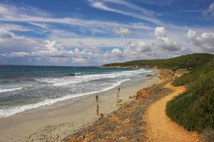 Cala Binigaus és una de les platjes més llargues de Menorca no-movil