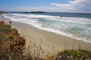 La playa de Cala Binigaus es una de las mas visitadas durante el verano no-movil