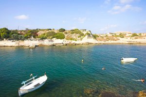 Cala de Sant Esteve suele ser utilizado más como un punto de amarre que como playa en sí no-movil