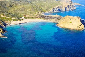 Vista aérea de la playa de Cala de sa Mesquida no-movil