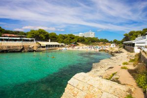 Cala Blanca en el oeste de Menorca no-movil
